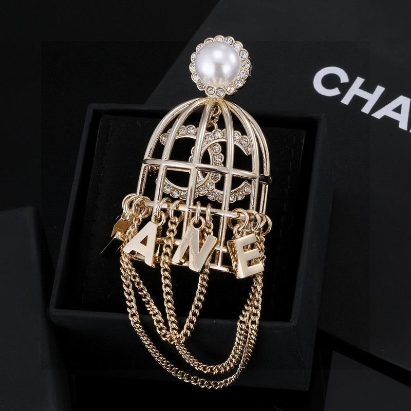 Chanel Brooch 03yxs200
